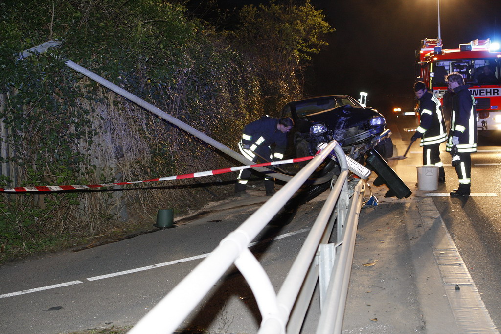 VU Koeln Militaerringstr nach VU zu Fuss gefluechtet P05.jpg